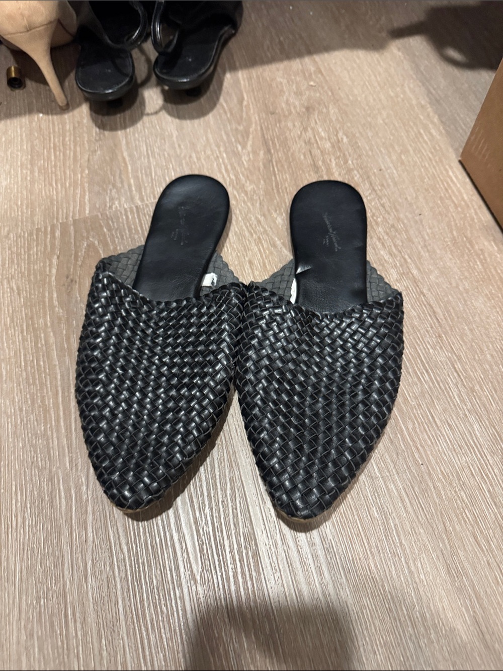 Universal Thread Black Woven Pointed Slide Mules